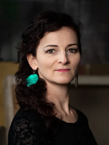 Emília B. Borbély (guest actress from the Hungarian State Theatre “Csiky Gergely” in Timișoara)